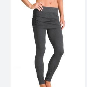 Athleta Skirted Capri Leggings Skirt Got Legs Dark Grey Flattering Ruched Small